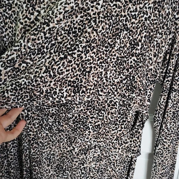 Old Navy Black and White Dolman Sleeve Sheath Dress - Picture 5 of 5